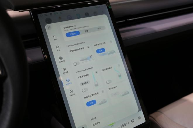 在小鹏P5里能躺着看电影 你敢想象吗?